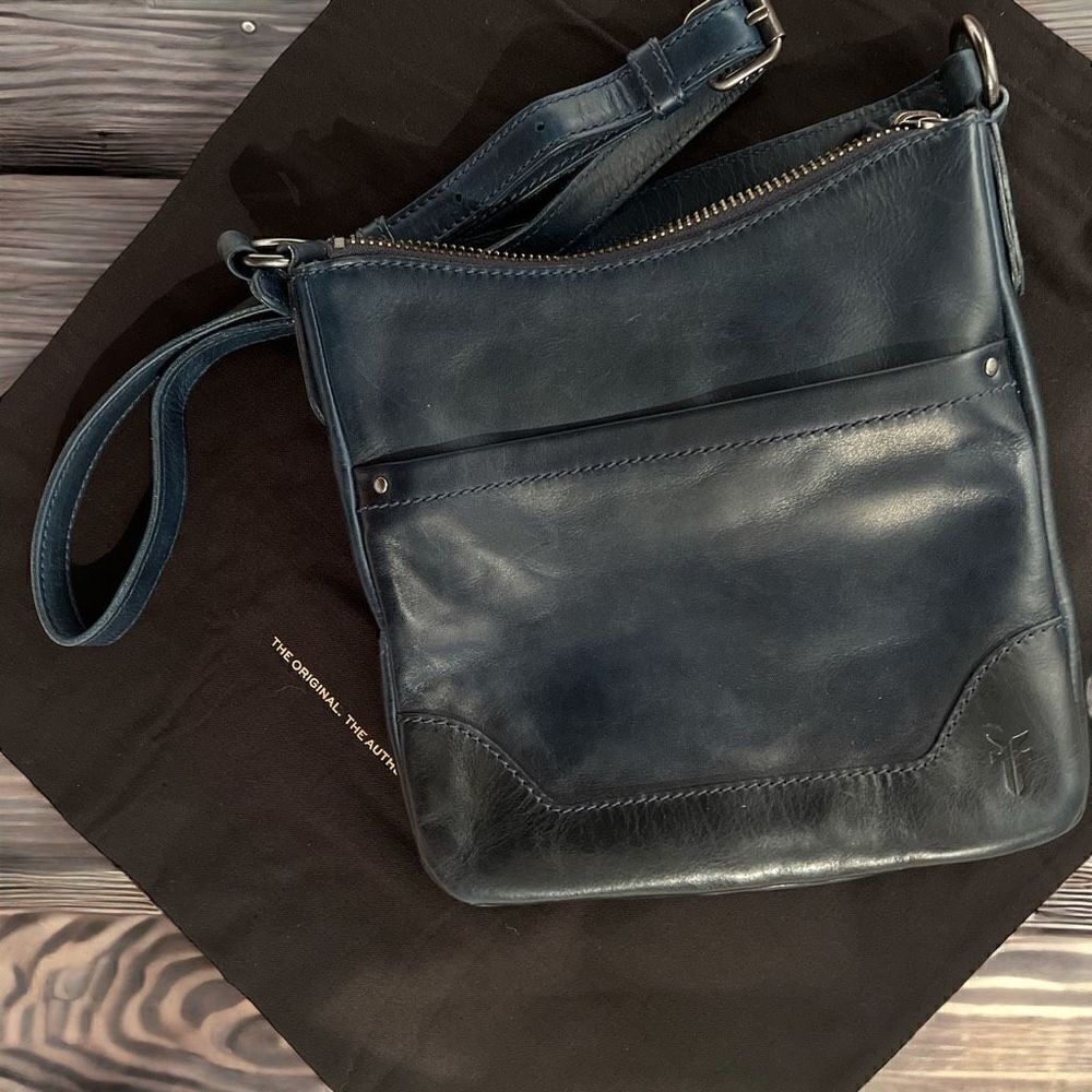 Frye Ocean Melissa swing pack with dust cover